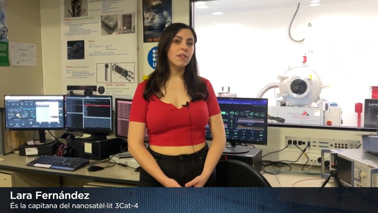 Comprovant la resistència a l'espai del nanosatèl·lit 3Cat-4: Lara Fernández, capitana de la missió