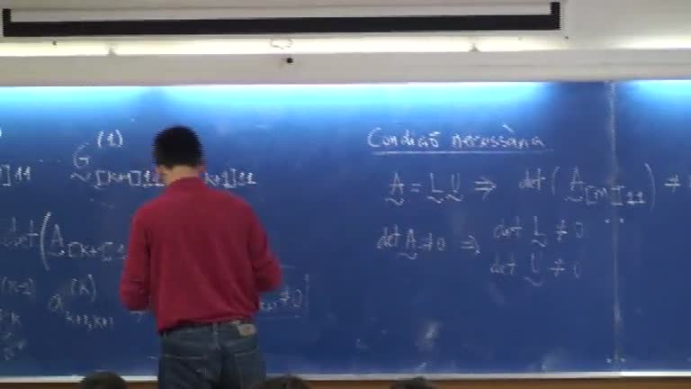 Àlgebra lineal numèrica. Tema 4. Sistemes lineals d'equacions. Mètode de Gauss: comentaris finals.