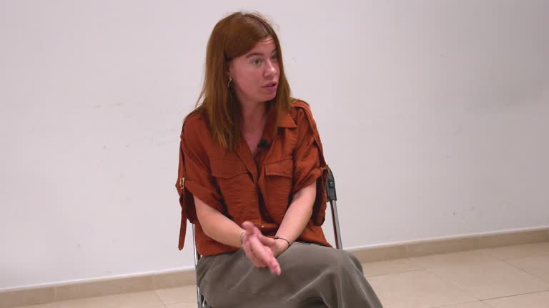 Entrevista de Enric González con Cristina Vives (Alcon) sobre el abandono de lentes de contacto