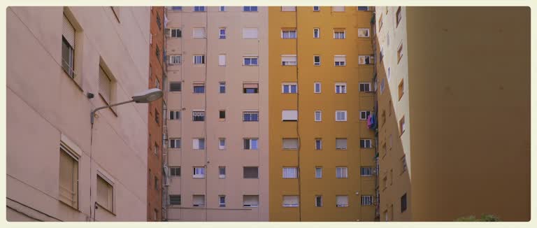 Barcelona ciutat fràgil. Polígons residencials i conjunts de blocs d'habitatges posteriors als anys seixanta.